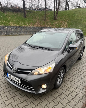 Toyota Verso cena 56999 przebieg: 179999, rok produkcji 2013 z Tarnów małe 781